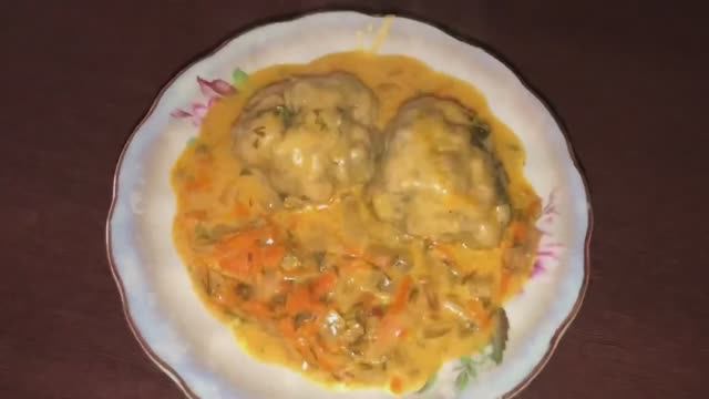 Очень вкусно.Рыбные тефтельки в сливочно-сметанном соусе.