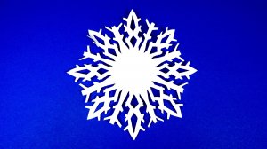 Как сделать снежинку из бумаги своими руками  Красивые снежинки из бумаги