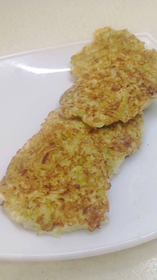 Нежные оладьи из кабачка и сыра