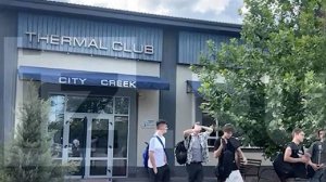 В Ростове-на-Дону утонула нырнувшая в бассейн за браслетом девочка