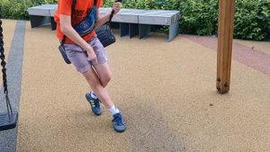 День №1 учимся делать солнышко на качелях