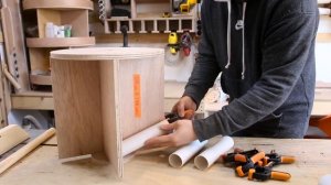 Револьверный органайзер из пластиковых труб и фанеры