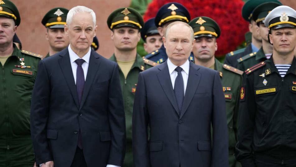 Путин в День памяти и скорби возложил венок к Могиле Неизвестного Солдата
