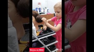 "Она ещё в садик ходит, но уже топовый стилист! 💇♀️"
