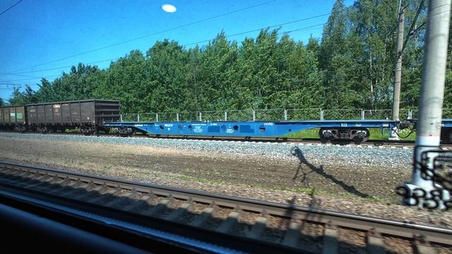 Обгоняя грузовой поезд с электровозом 2ЭС4К-087