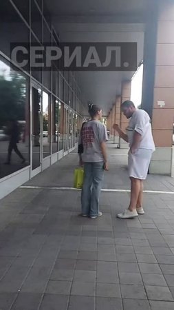 Знакомства с общительной девочкой, разговор об кексе