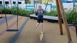 день №3 учимся делать солнышко на качелях