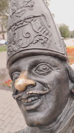 Пензяк толстопятый — бронзовая скульптурная композиция в Пензе, расположенная на улице Московской.