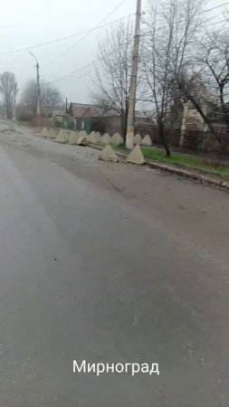 Местный житель снимает оборонительные укрепления боевиков украинских формирований в н.п. Мирноград