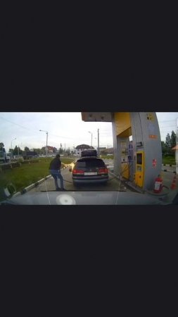 В Индонезии упало облако