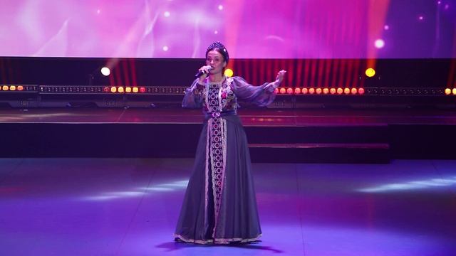 20 Елена Коновалова - Под окном широким вишня белоснежная цветёт.