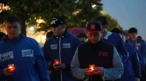 В День памяти и скорби набережную Невы осветили 1418 свечей.