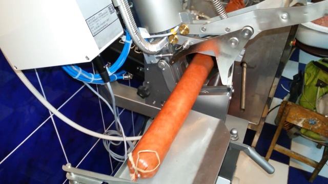Клипсатор кд-303 клипсует колбасную оболочку