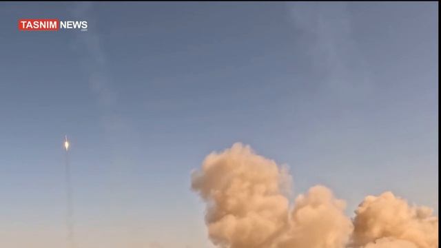 Запуск ракет нового поколения «Хайбар» в рамках 20-й волны ответных  атак Ирана на Израиль