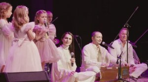 Мантра для благополучия семьи «Говинда». Сати, Харидас и дети.