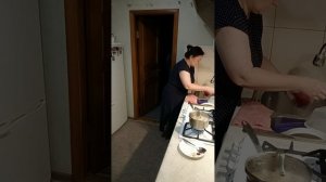 Сегодня закрылись пораньше ✨ Собираю на стол 🍽️ Приятного вечера 😘