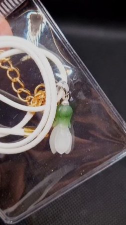 Кулон Подснежник из белого и зеленого нефрита