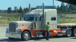 Простой рабочий день Kenworth W9