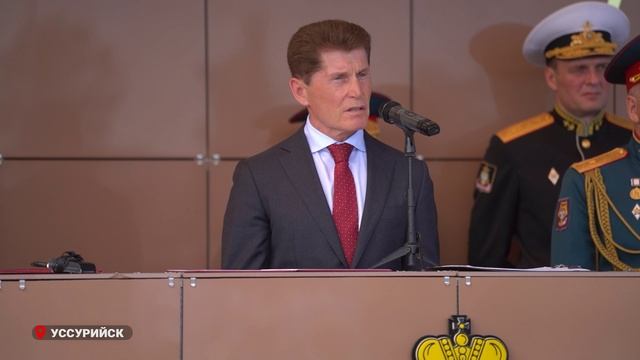 Олег Кожемяко поздравил выпускников Уссурийского суворовского военного училища.
