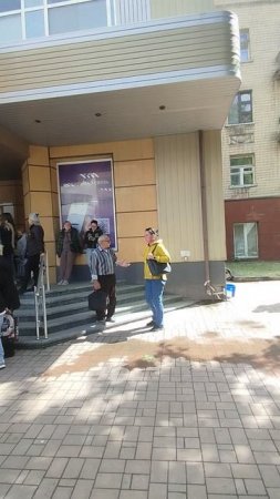 Очереди в офис Феникс в Донецке
