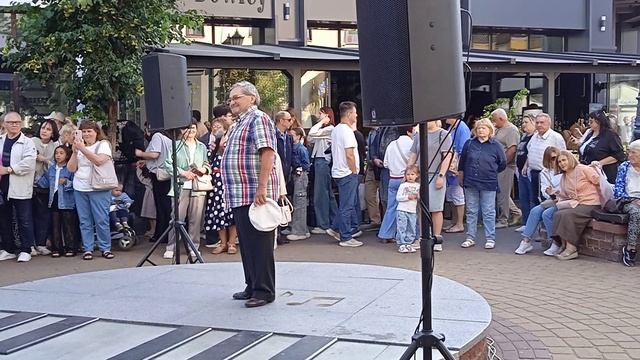 VID_20250621_ Поёт Геннадий Санько
