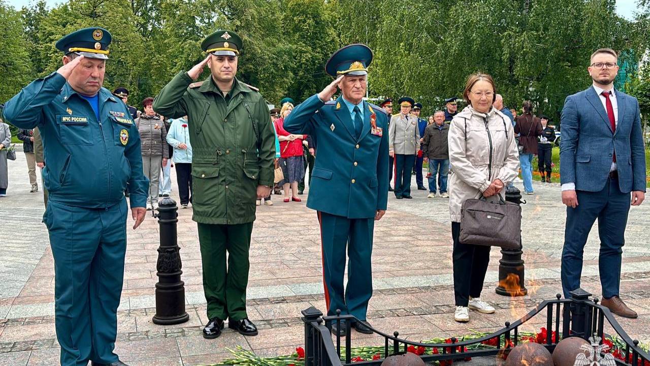Торжественная церемония возложения цветов и венков в День памяти и скорби