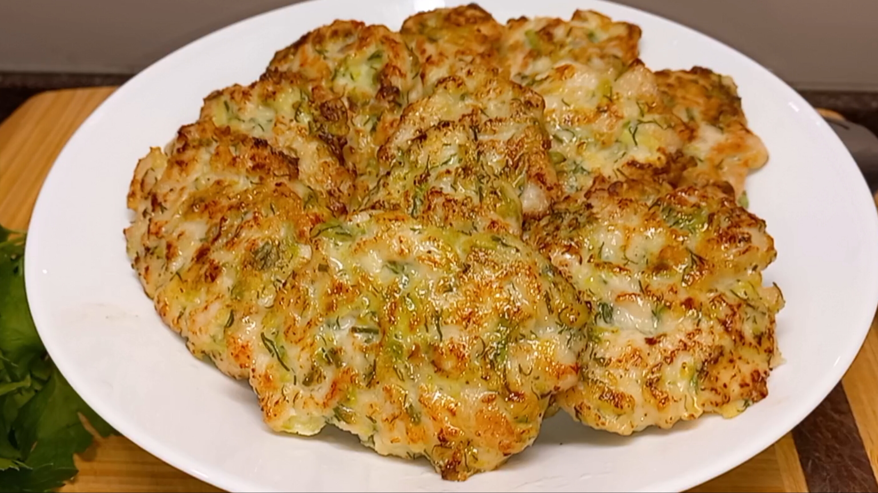 Быстрые и сочные куриные котлеты. Понравится всем!
