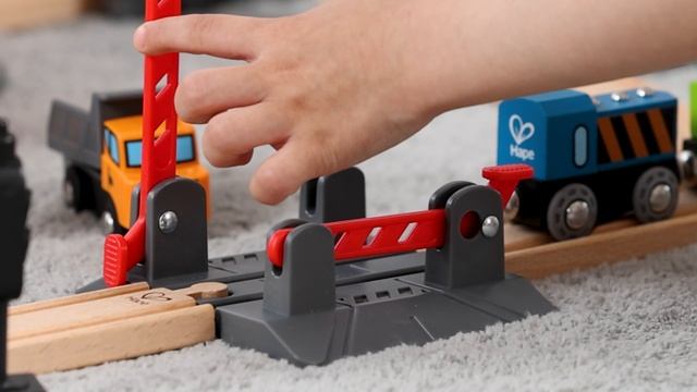 Железная дорога детская "Город" Hape, 51 элемент (2 механических поезда)