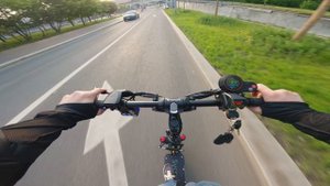 Обзор и тест-драйв Syccyba R11 Mini — Полноприводный монстр с мягкой подвеской и демпфером