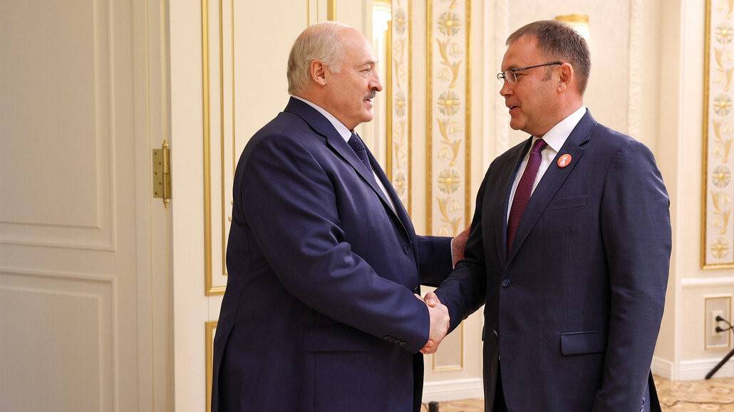 Лукашенко: Беларусь всегда готова подставить плечо Кузбассу