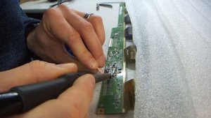 Ремонт телевизора Asano 24 / Сгорел весь от капли / 29 серия