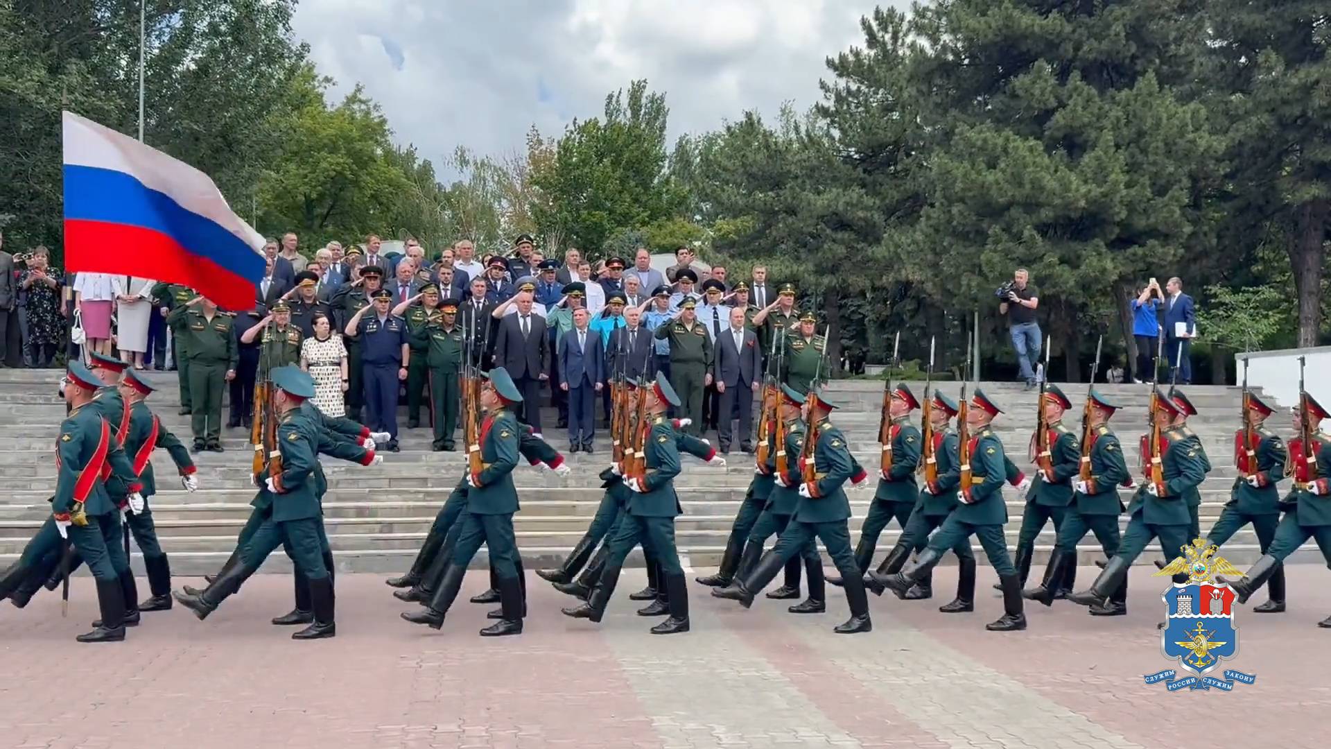 Церемония возложения цветов к мемориальному комплексу«Павшим воинам»,посвященная Дню памяти и скорби