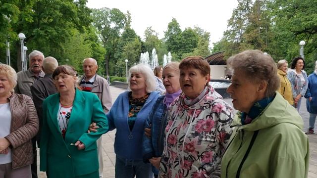 250622 песня По тропинке снежком запорошенной Были встречи у нас горячи Не ходи парк ПКиО город Орёл