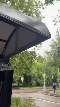 3 года под дождём — ткань держится как новенькая. Проверено временем и погодой!