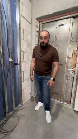 Почему пол трещит