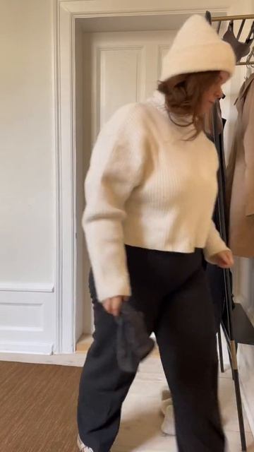 Напольная вешалка Lean On Me Clothes Rack в интерьере