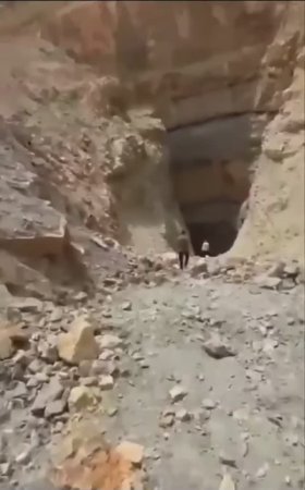 Место прилета Американской противобункерной бомбы в Фордо.