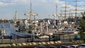 Площадь, корабли , фото выставка, ресторан Харбин . Владивосток