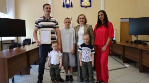 Еще одна корсаковская семья получила жилищный сертификат