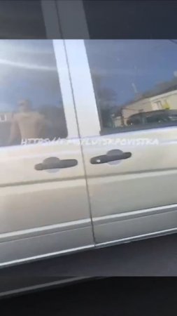 В Луцке ТЦК избило человека, он потерял сознание, а потом его затянули в бус.