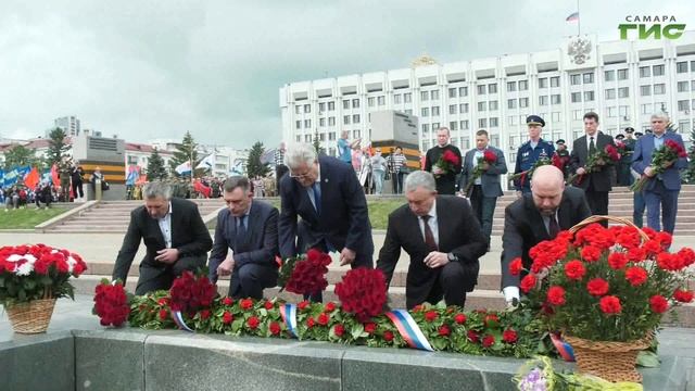 Цветы к Вечному огню: в Самаре прошла церемония в День памяти и скорби