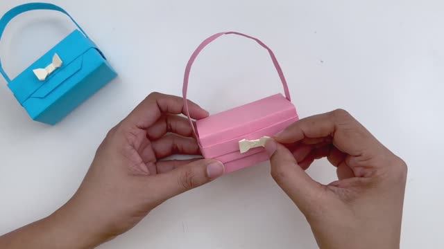 Подарочная коробка с ручкой из бумаги! Красивые поделки с детьми! Оригами своими руками!