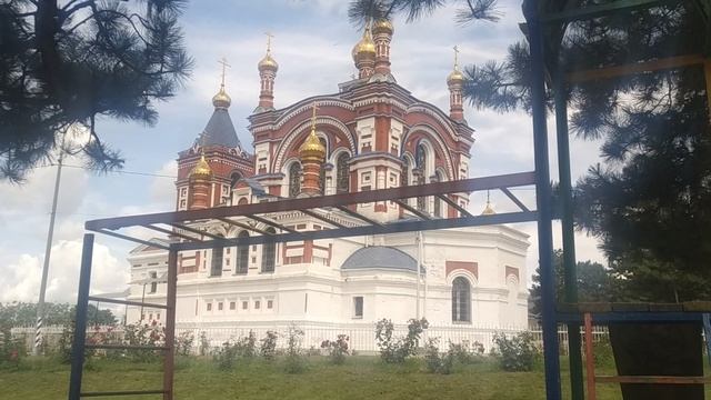 Купили шаурму ! Едим банановые рожки мороженого в парке ! Вид на храм ! Юг России 🏝️!