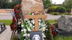 #53.Москва.Юрия Шатунова  3 года как нет с нами.Море цветов и поклонников.Вы такое не видели.
