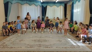 Лариса Абелян "Вальс".
Оркестр для выпускного утренника.
Видео репетиции.