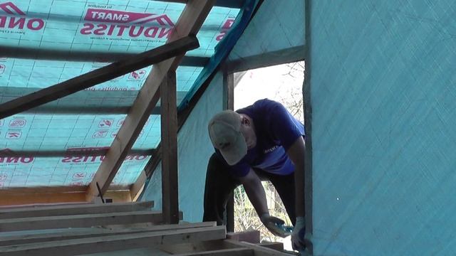 Один растягиваю плёнку 3 часть. Строительство пристройки к дому 59 серия