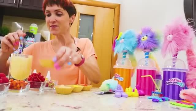 Маша Капуки играет в дочки матери с Cotton Candy Candykins – Веселые видео про игрушки для детей