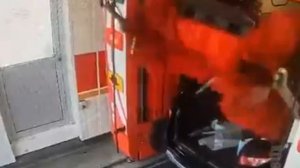 Жена заехала на автомойку