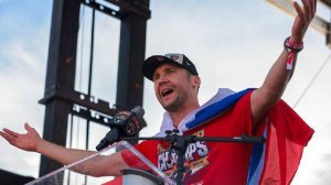 Хоккеисты Бобровский и Куликов обернулись в флаги РФ в честь победы в НХЛ