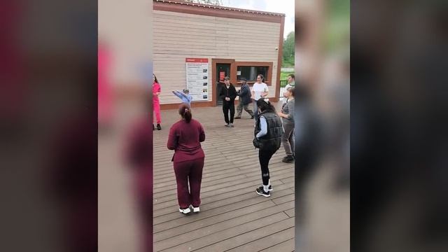 Каждую субботу на Сестрорецкой набережной для всех желающих проводится бодрая зарядка под музыку!